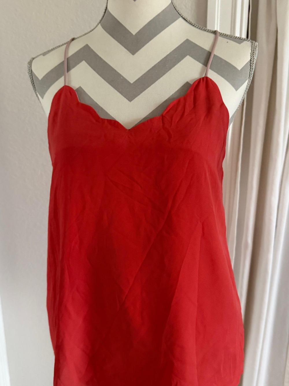 Sweet Wanderer Red Scalloped Neck Spaghetti Strap Camisole